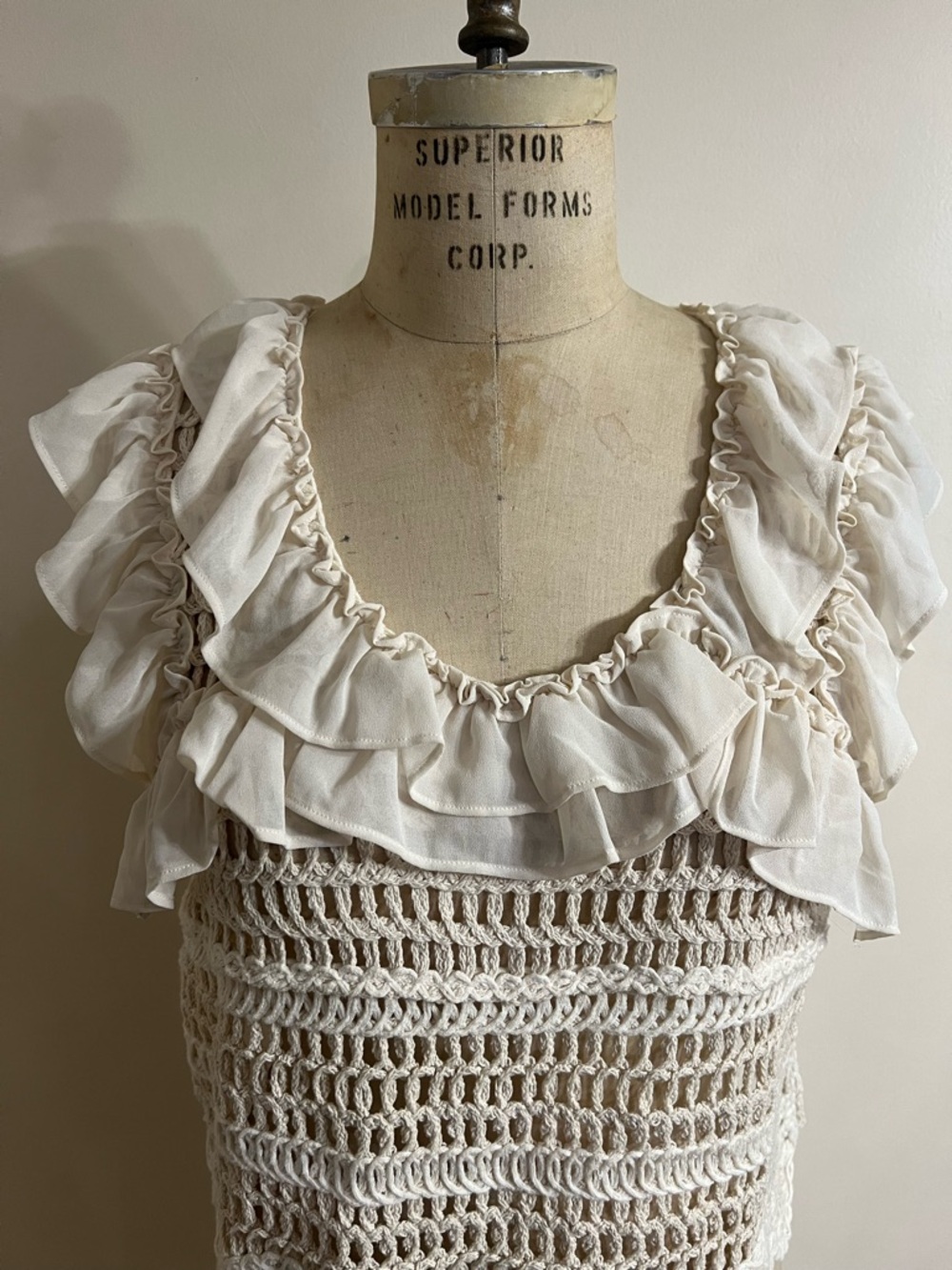 By Anthropologie Open Weave Crochet Ruffle Tank Cream Size XL - Picture 2 of 8